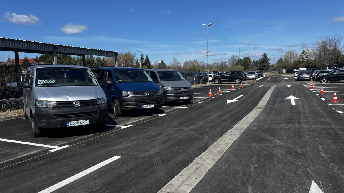 Obraz przedstawiający Gdzie zaparkować przy Porcie Lotniczym Wrocław? Wygodny parking z transferem i prostą rezerwacją