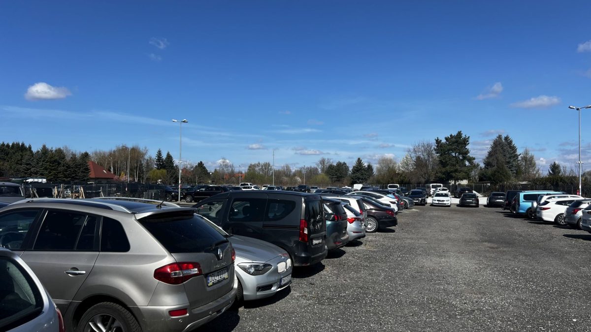 Obraz przedstawiający Gdzie zaparkować przy Porcie Lotniczym Wrocław? Wygodny parking z transferem i prostą rezerwacją