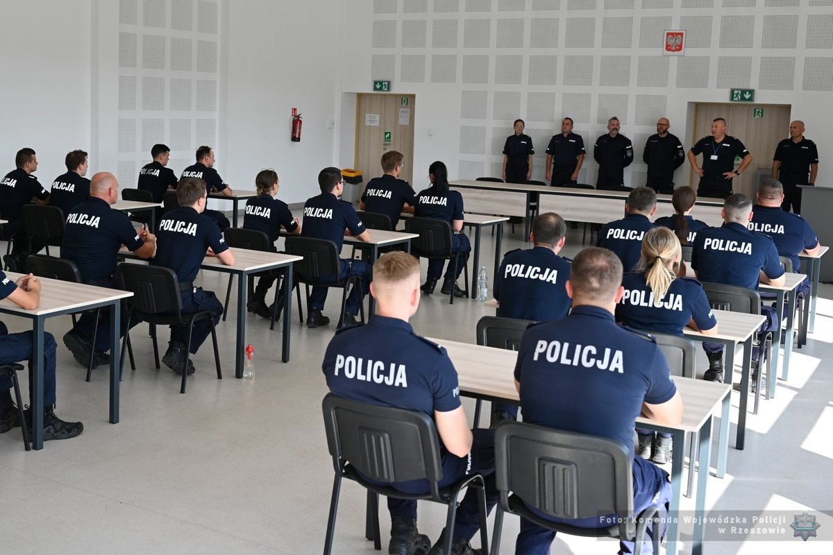 Obraz przedstawiający Zakończyło się szkolenie zawodowe podoficerskie w podkarpackim garnizonie Policji