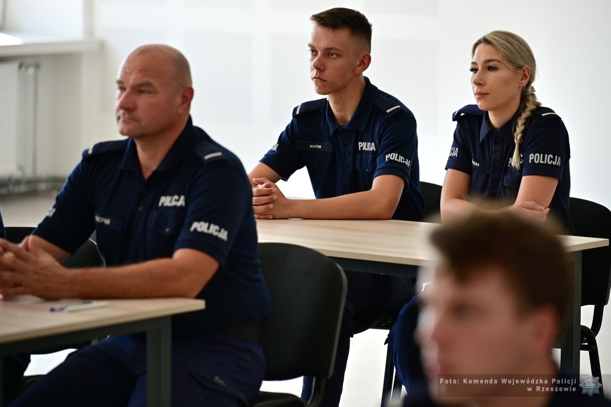 Obraz przedstawiający Zakończyło się szkolenie zawodowe podoficerskie w podkarpackim garnizonie Policji