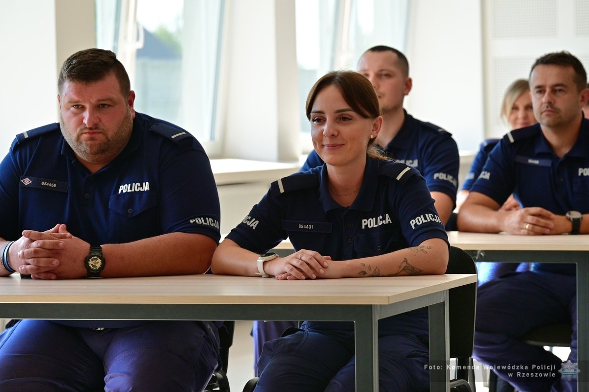 Obraz przedstawiający Zakończyło się szkolenie zawodowe podoficerskie w podkarpackim garnizonie Policji