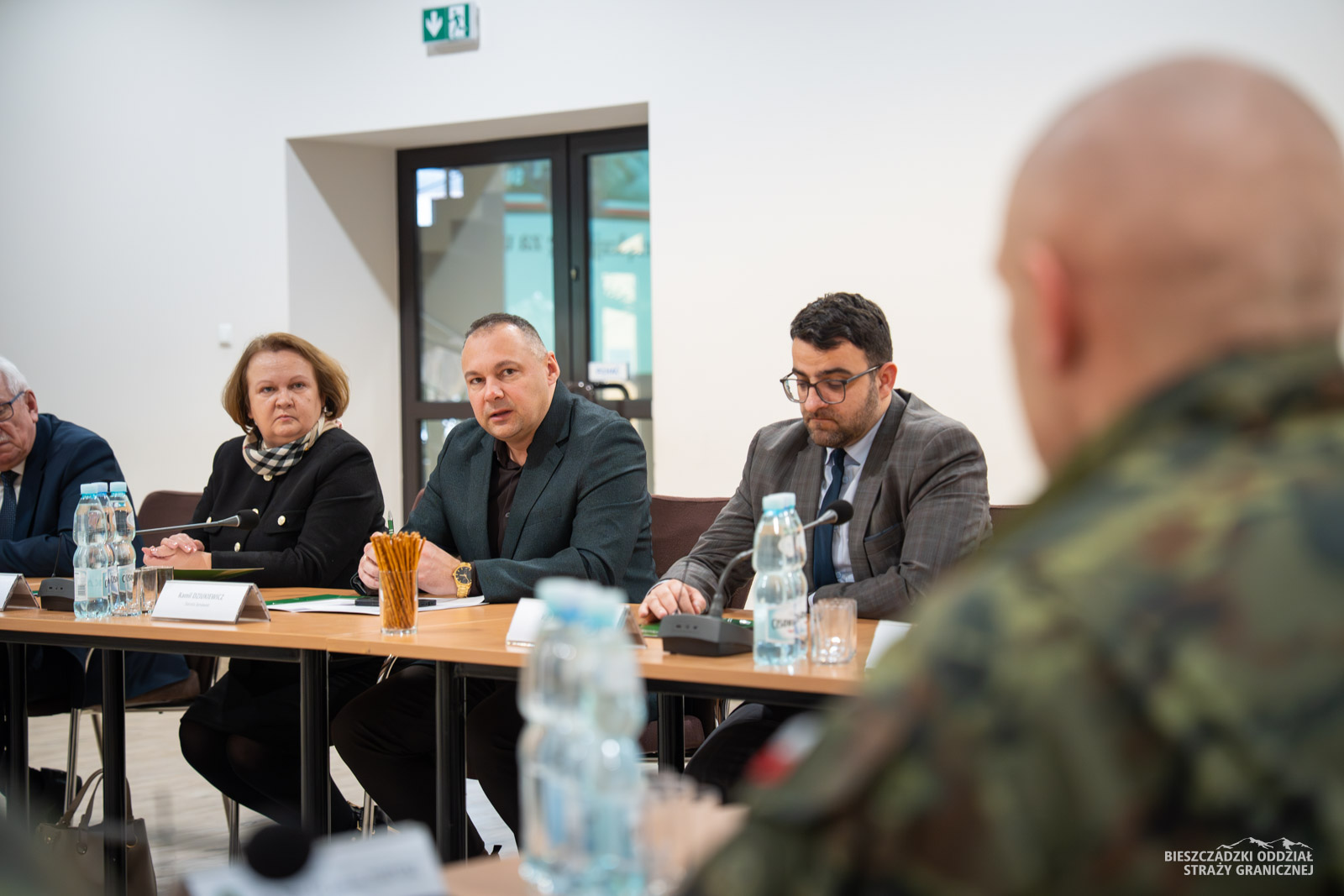 Obraz przedstawiający Barbara Broź uczestniczyła w spotkaniu z kierownictwem Straży Granicznej