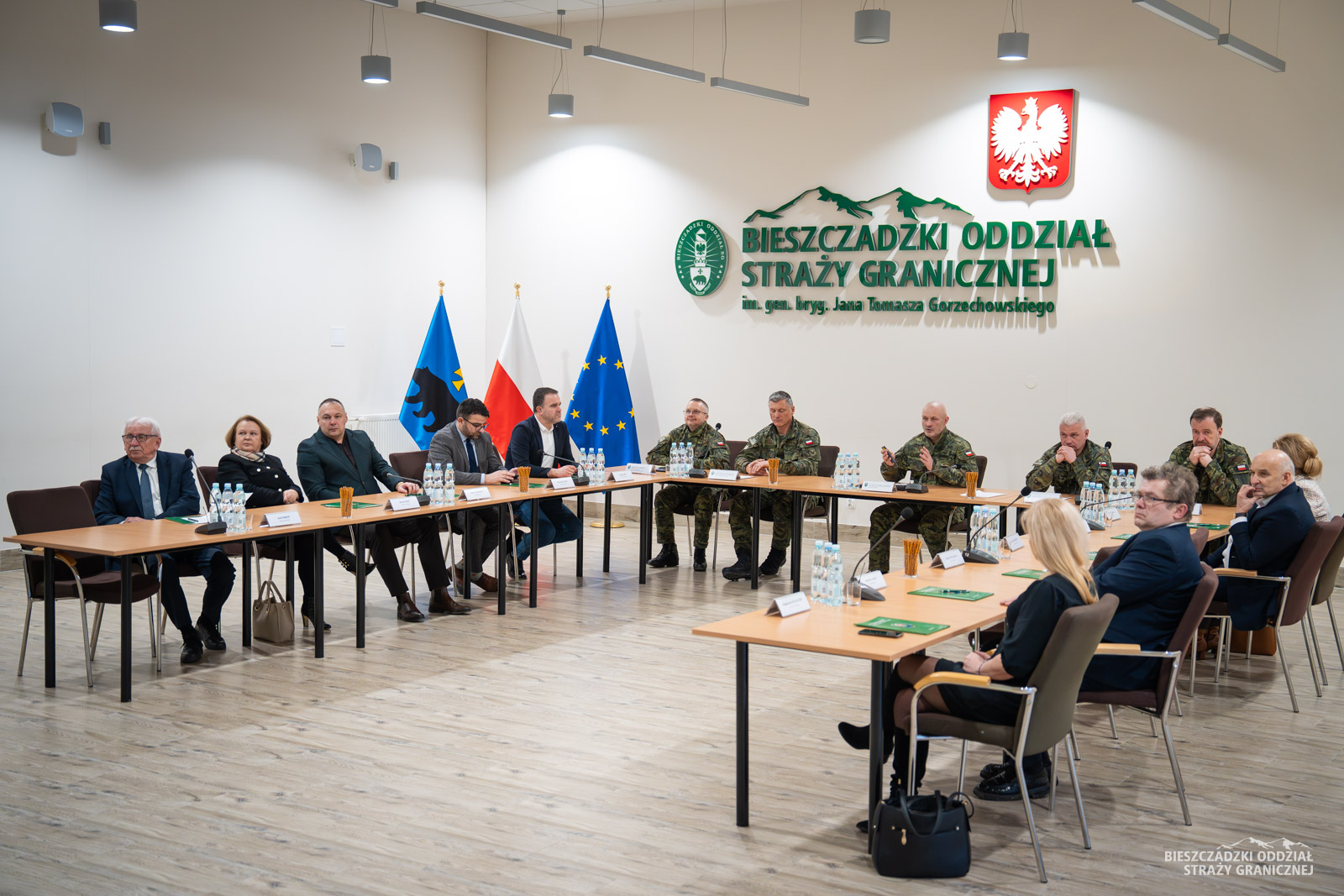 Obraz przedstawiający Barbara Broź uczestniczyła w spotkaniu z kierownictwem Straży Granicznej