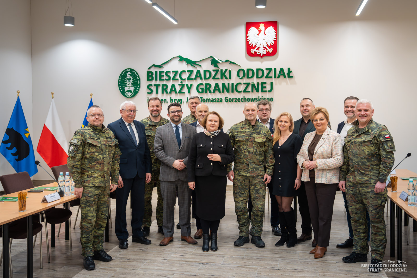 Obraz przedstawiający Barbara Broź uczestniczyła w spotkaniu z kierownictwem Straży Granicznej