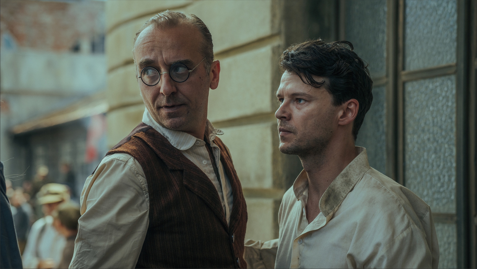 Obraz przedstawiający "Pojedynek” ze scenami ze Starych Oleszyc przedpremierowo w Rzeszowie