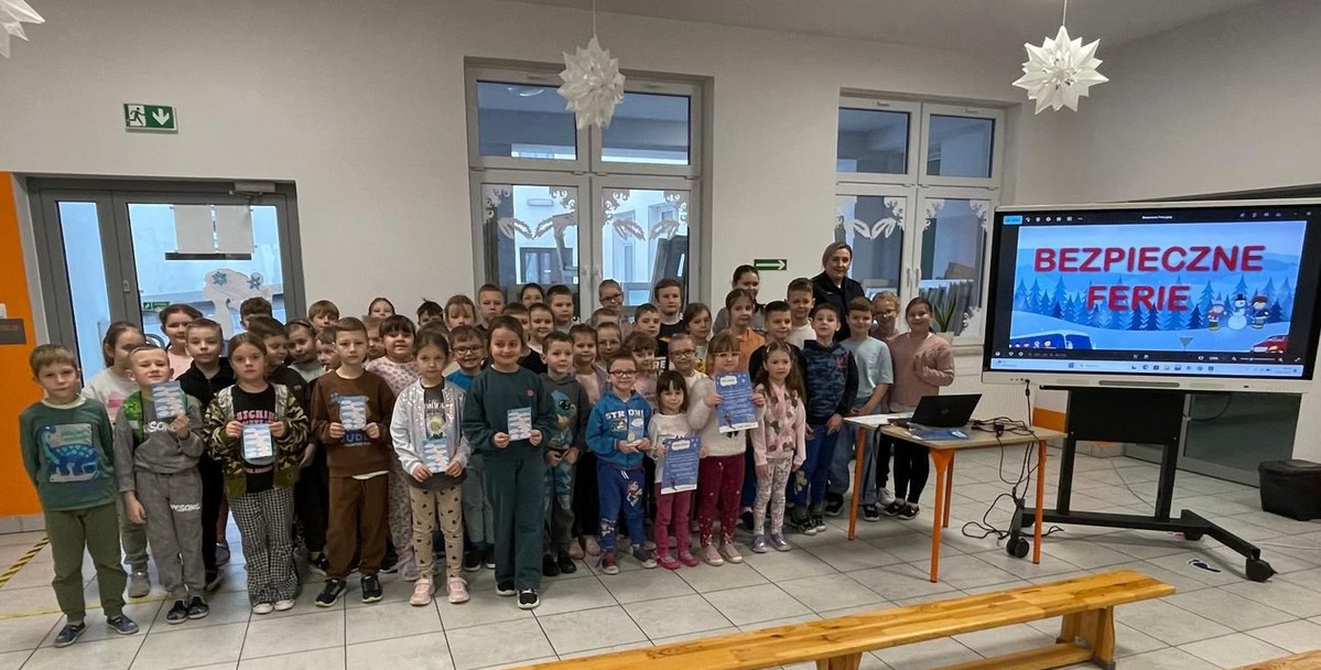 Obraz przedstawiający Policjanci rozmawiają o bezpiecznych feriach w powiecie lubaczowskim