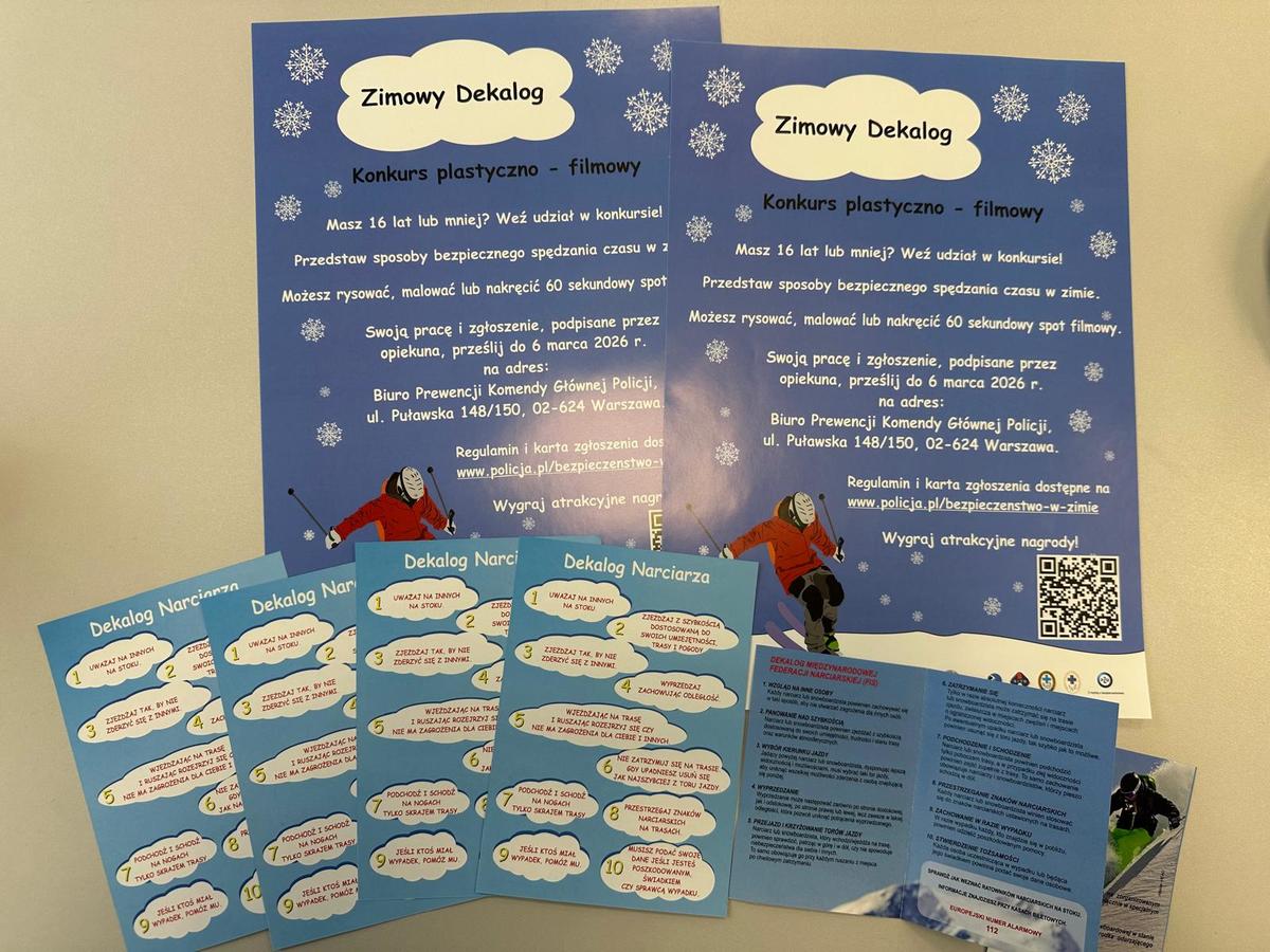 Obraz przedstawiający Policjanci rozmawiają o bezpiecznych feriach w powiecie lubaczowskim