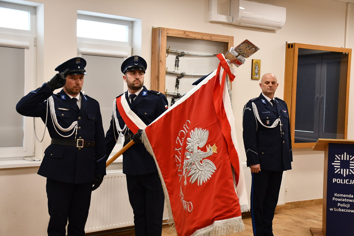 Obraz przedstawiający Obchody Dnia Służby Cywilnej i pożegnanie funkcjonariuszy w Lubaczowie [ZDJĘCIA]