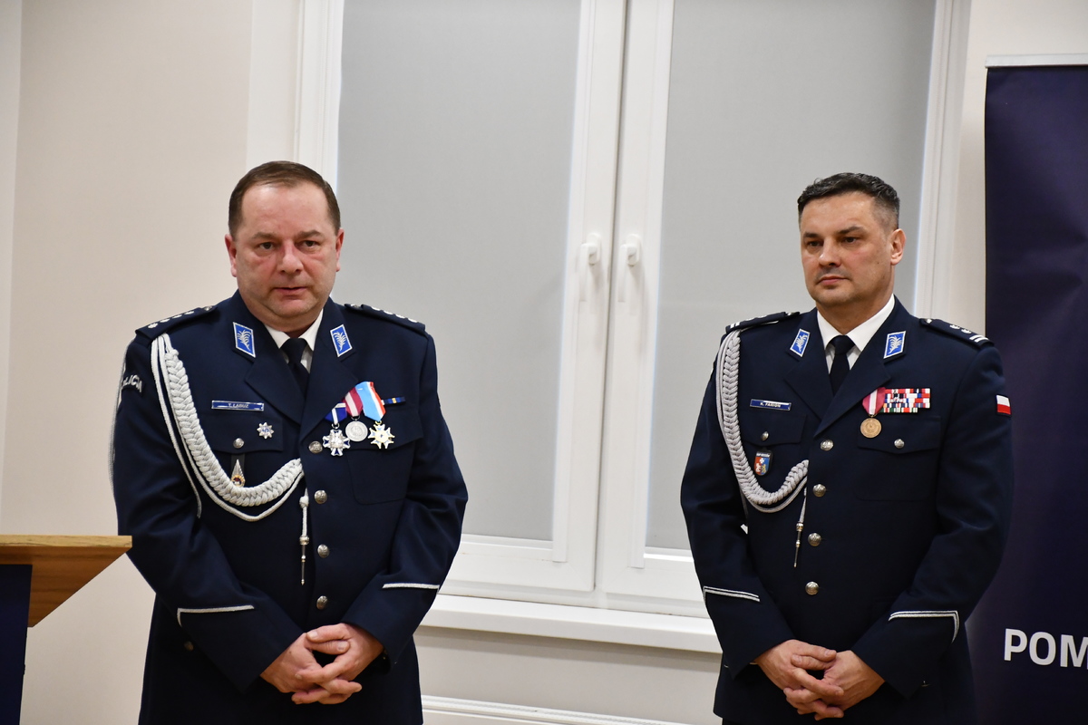 Obraz przedstawiający Obchody Dnia Służby Cywilnej i pożegnanie funkcjonariuszy w Lubaczowie [ZDJĘCIA]