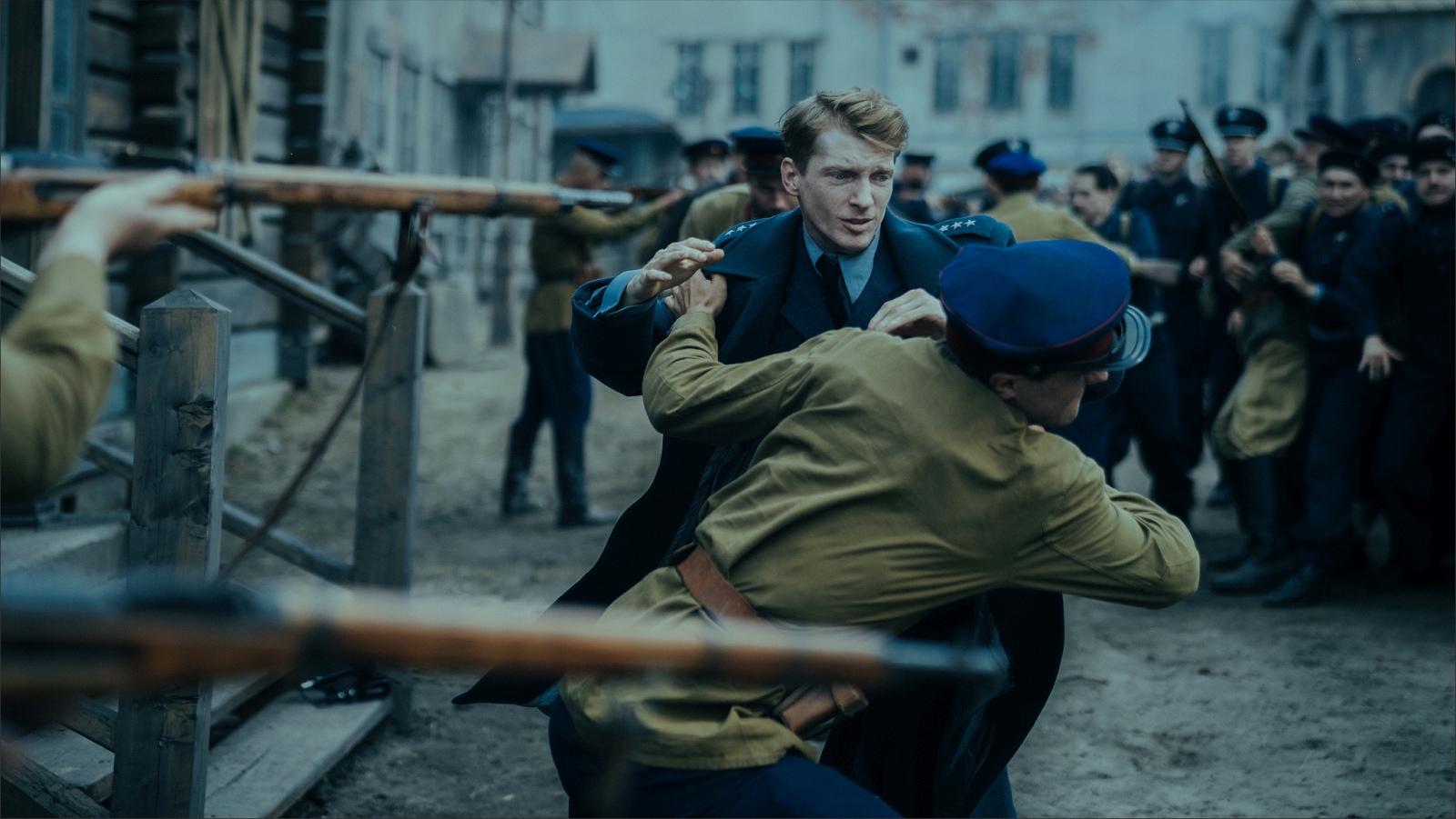 Obraz przedstawiający "Pojedynek” ze scenami ze Starych Oleszyc przedpremierowo w Rzeszowie