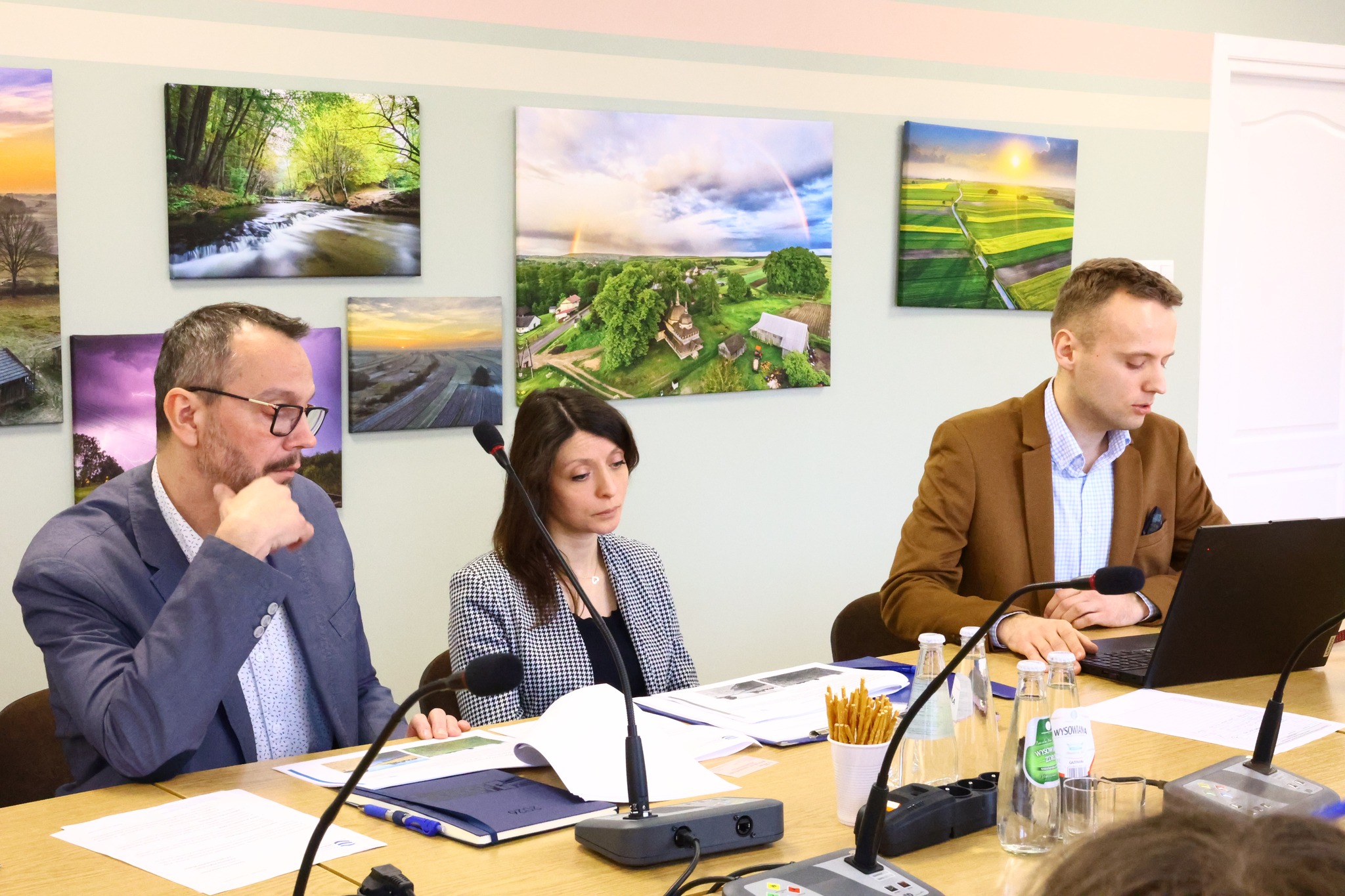 Obraz przedstawiający Samorządowcy rozmawiali o gospodarce wodnej