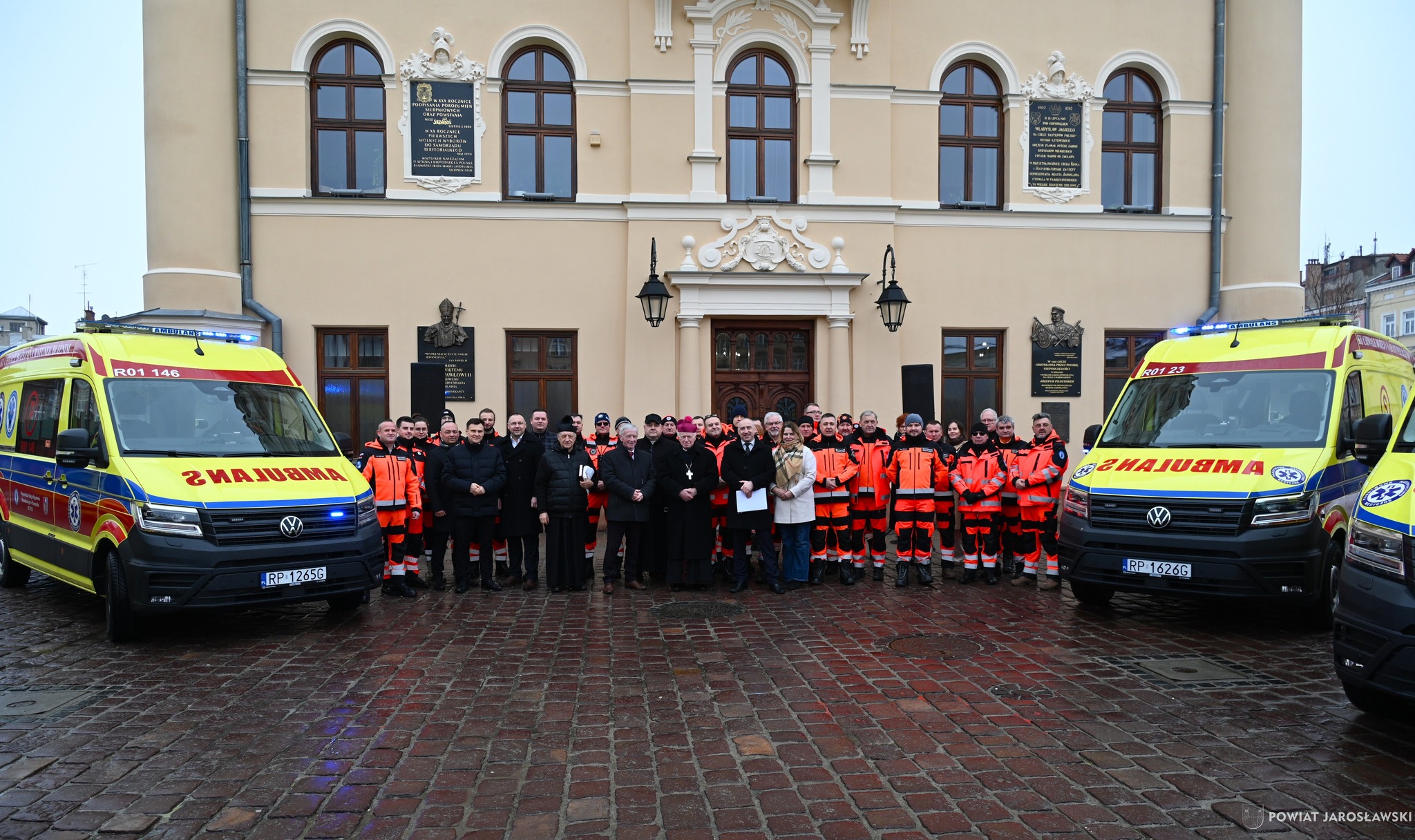 Obraz przedstawiający Nowoczesny ambulans zasilił lubaczowską stację pogotowia