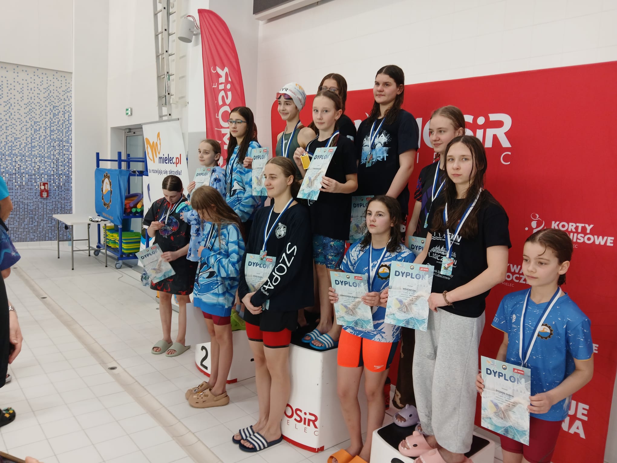 Obraz przedstawiający Świetny początek sezonu pływaków KP Rekin Lubaczów w Mielcu