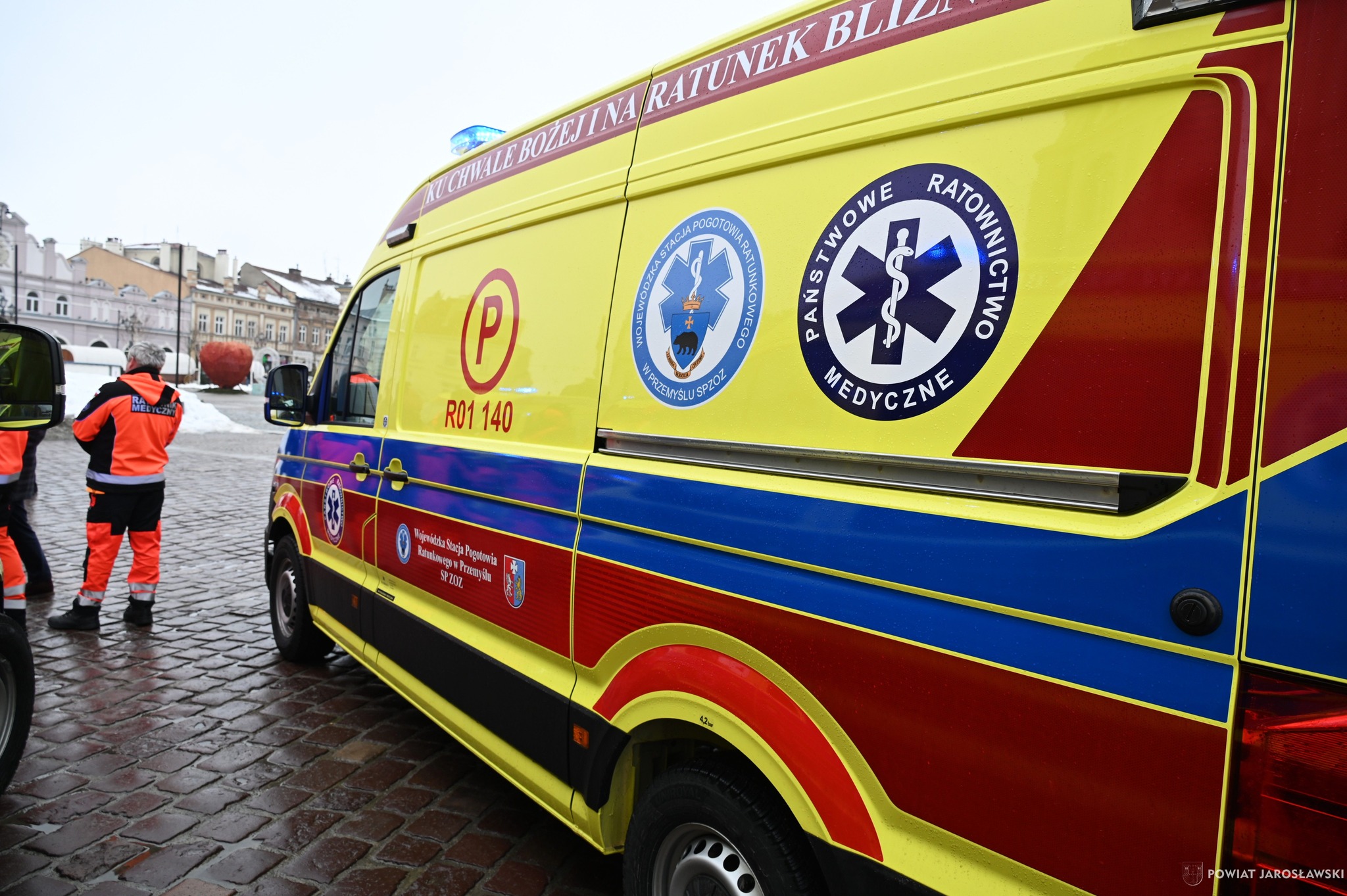 Obraz przedstawiający Nowoczesny ambulans zasilił lubaczowską stację pogotowia