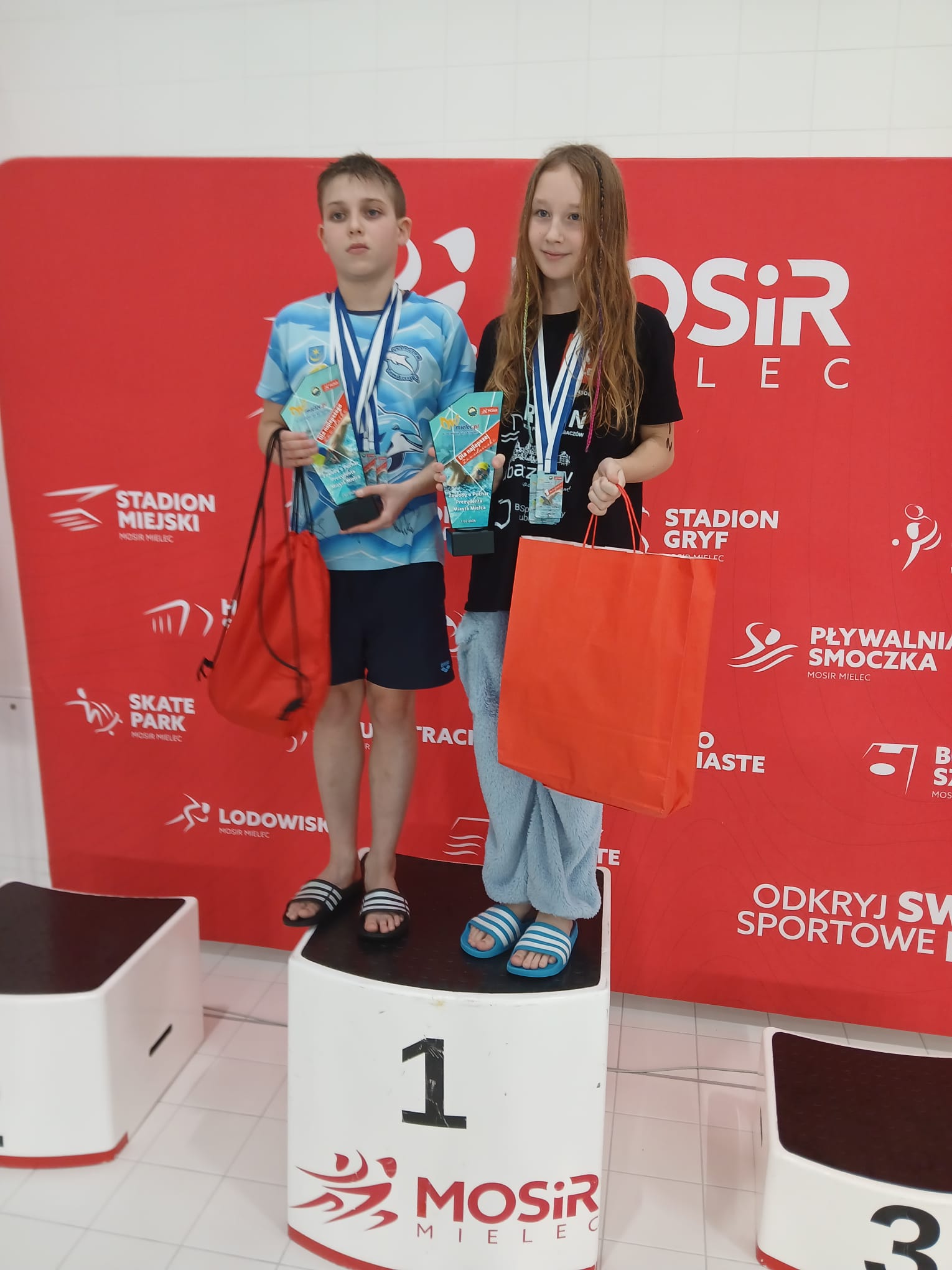 Obraz przedstawiający Świetny początek sezonu pływaków KP Rekin Lubaczów w Mielcu