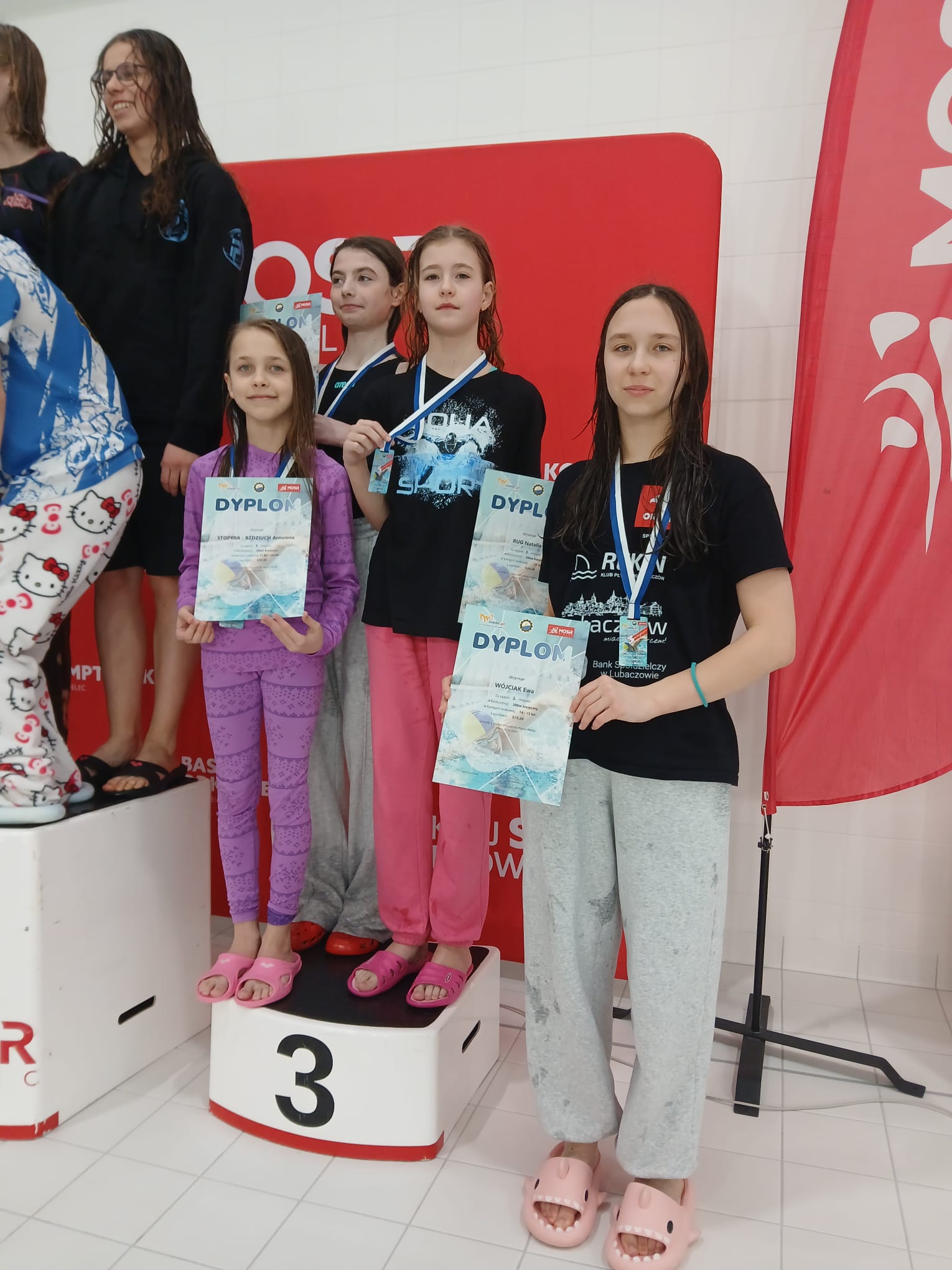 Obraz przedstawiający Świetny początek sezonu pływaków KP Rekin Lubaczów w Mielcu