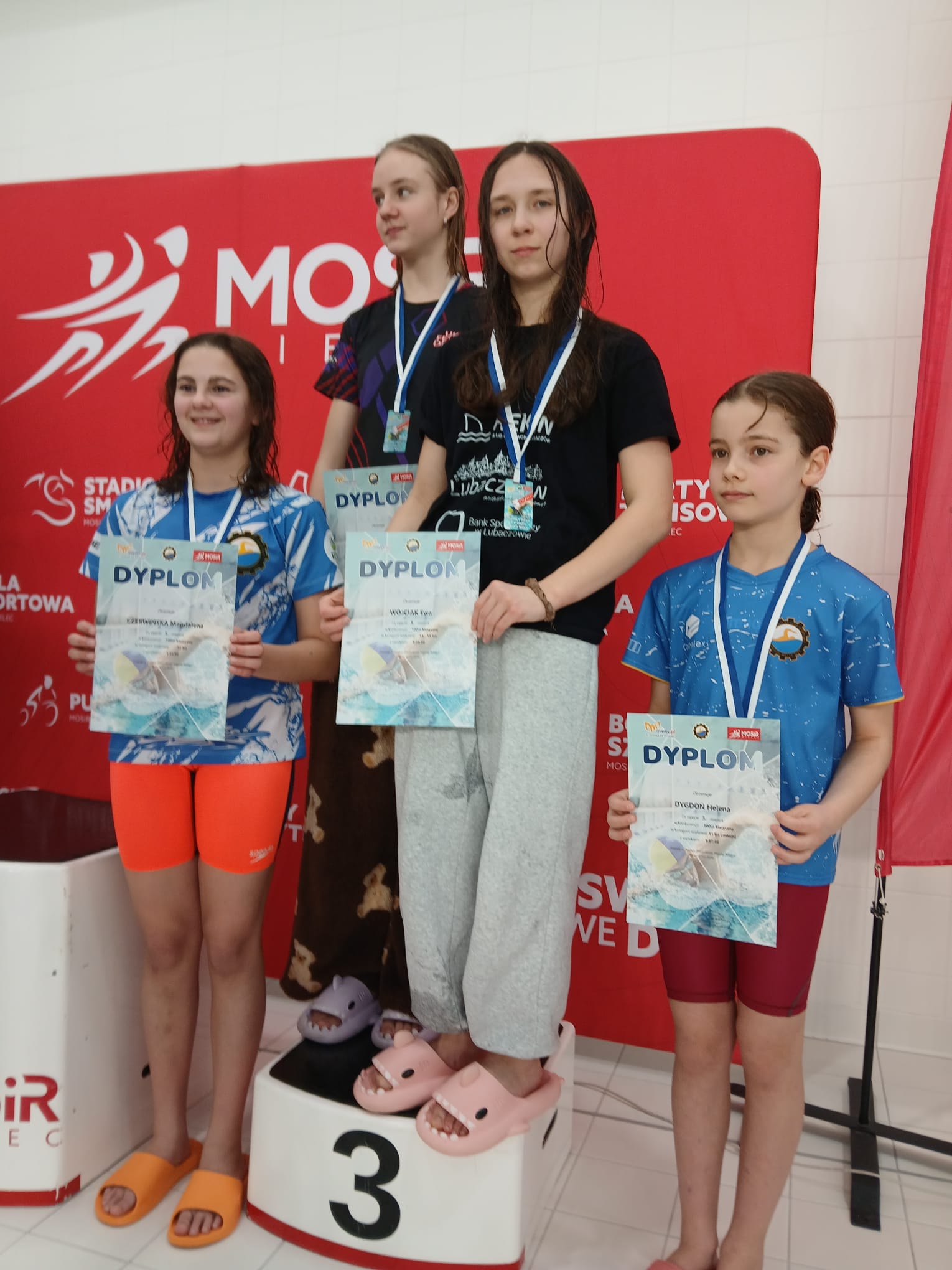 Obraz przedstawiający Świetny początek sezonu pływaków KP Rekin Lubaczów w Mielcu