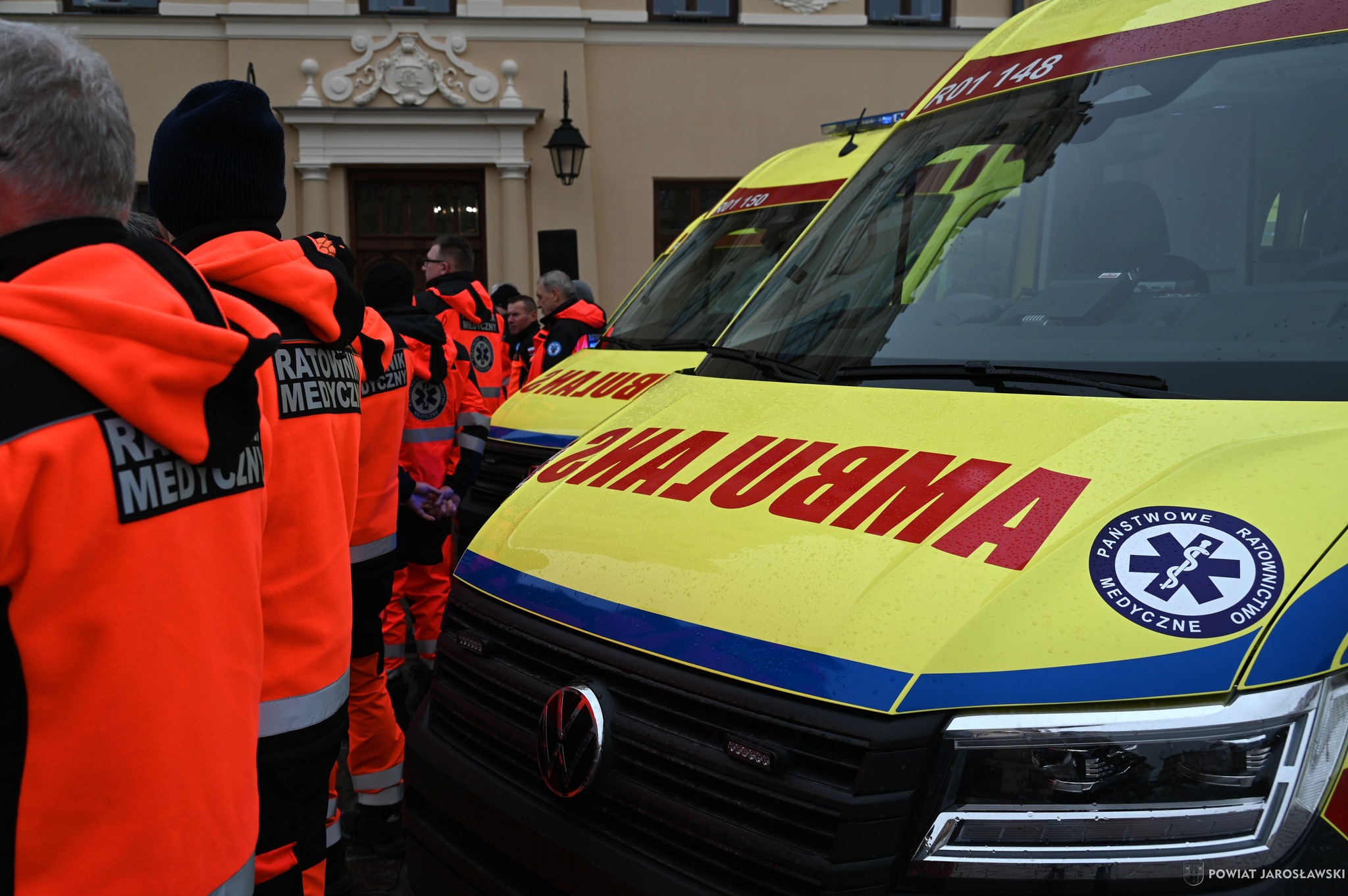 Obraz przedstawiający Nowoczesny ambulans zasilił lubaczowską stację pogotowia