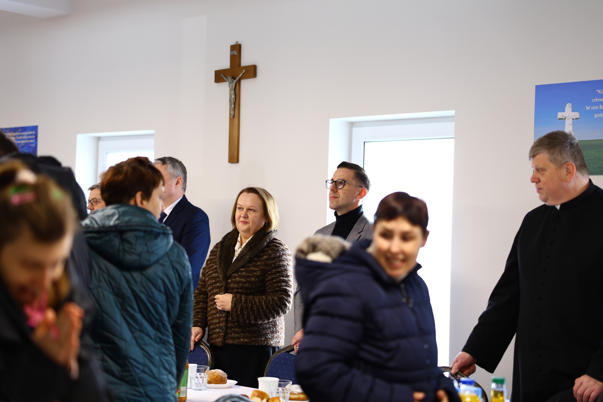 Obraz przedstawiający Wspólna modlitwa i troska o drugiego człowieka. Obchody Dnia Chorego w Lubaczowie
