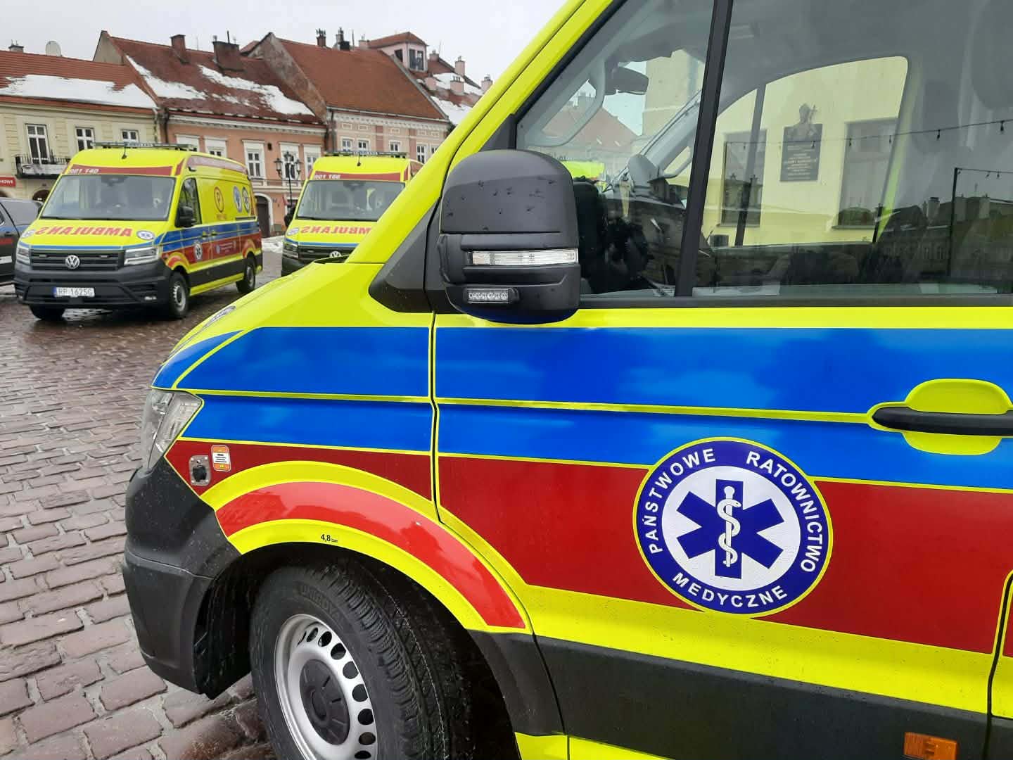Obraz przedstawiający Nowoczesny ambulans zasilił lubaczowską stację pogotowia