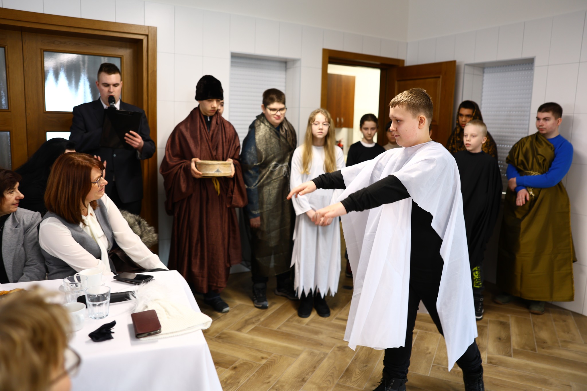 Obraz przedstawiający Wspólna modlitwa i troska o drugiego człowieka. Obchody Dnia Chorego w Lubaczowie