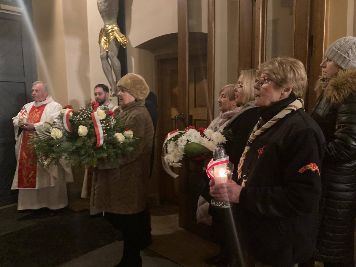 Obraz przedstawiający W Lubaczowie upamiętniono rocznicę deportacji na Sybir