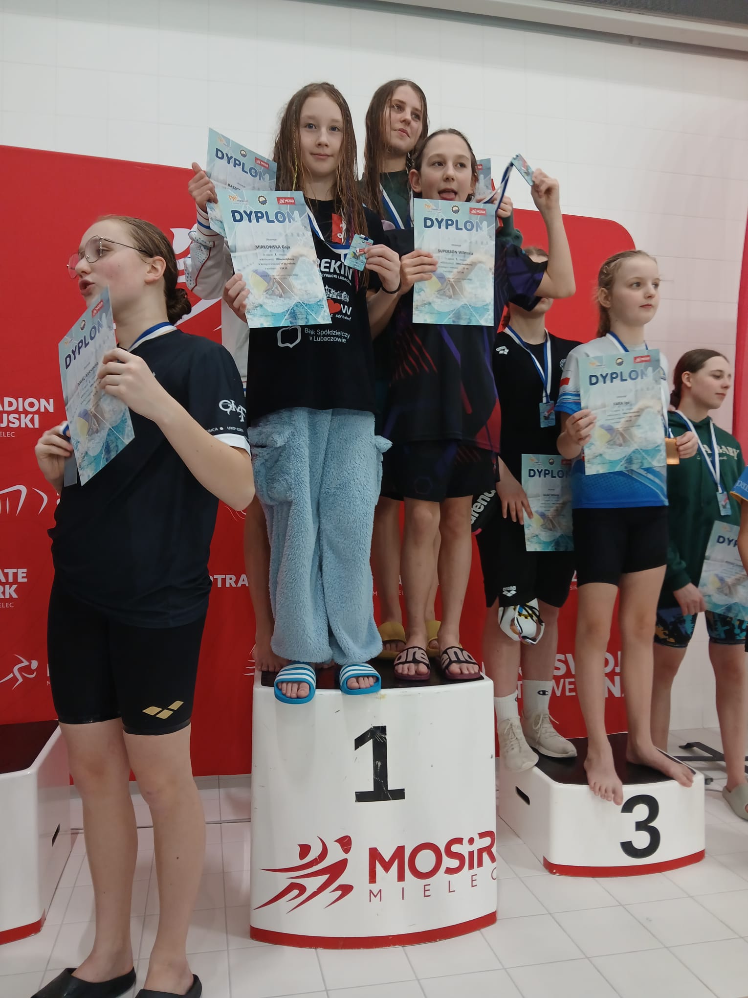 Obraz przedstawiający Świetny początek sezonu pływaków KP Rekin Lubaczów w Mielcu