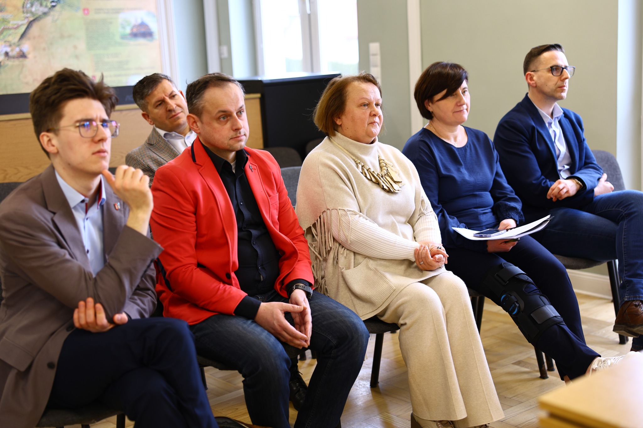 Obraz przedstawiający Młodzieżowa Rada Powiatu z ambitnymi planami