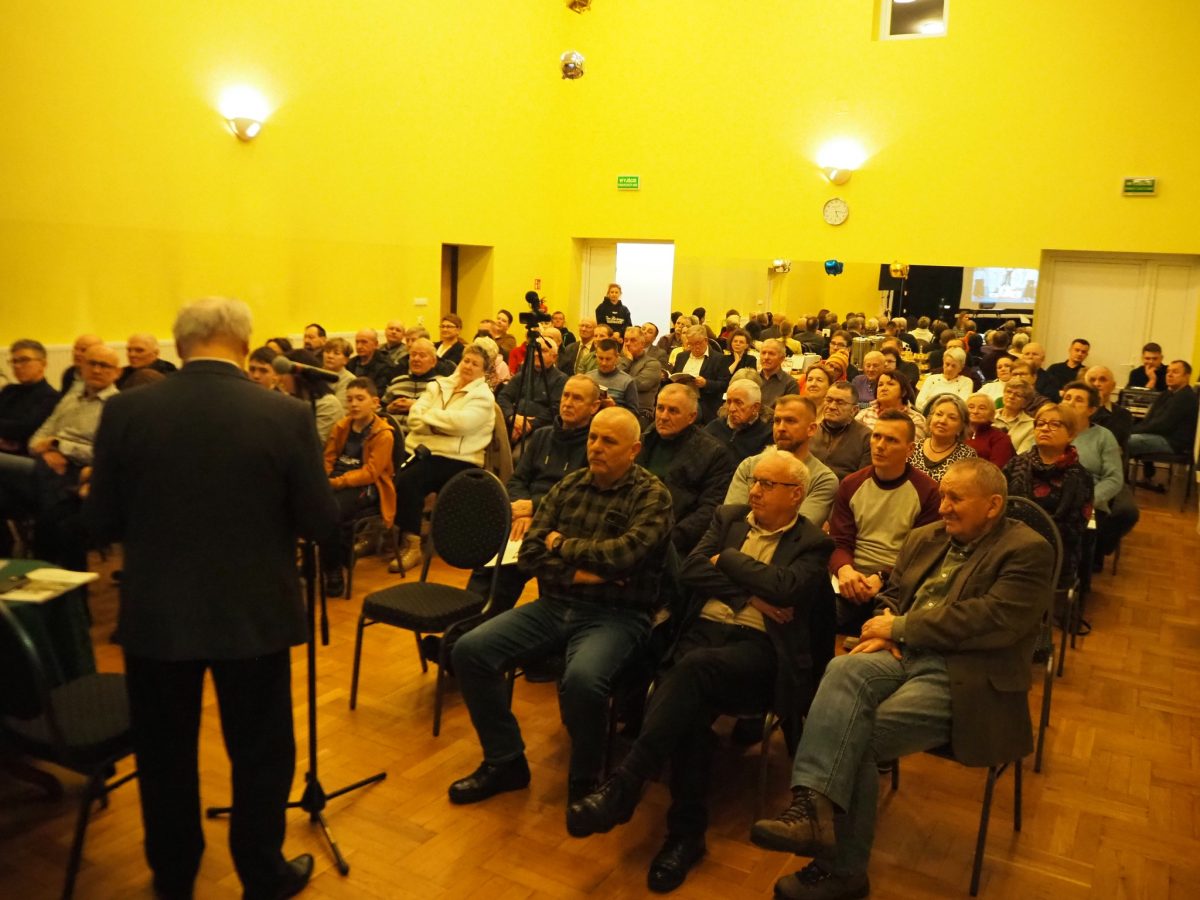 Obraz przedstawiający Historia sportu w Gminie Cieszanów na kartach nowej książki