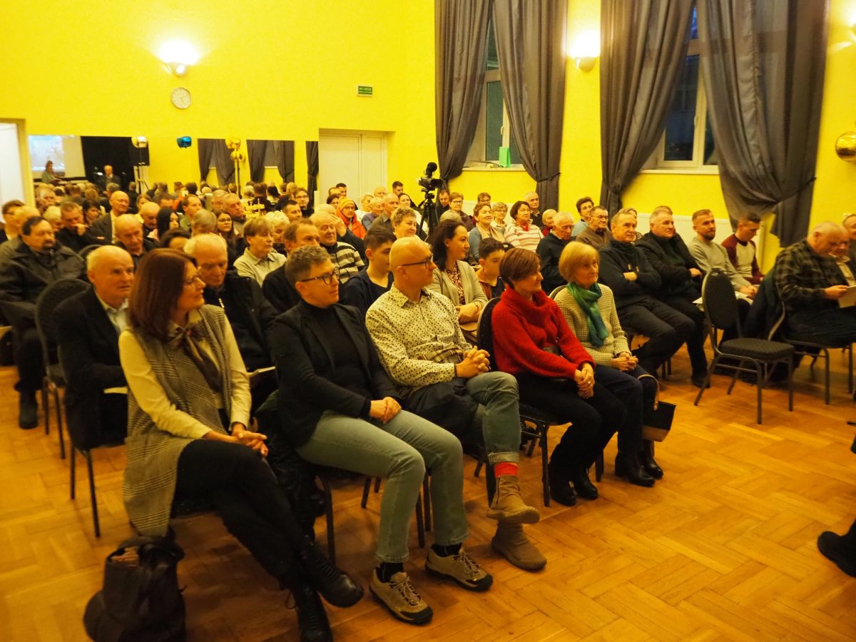 Obraz przedstawiający Historia sportu w Gminie Cieszanów na kartach nowej książki