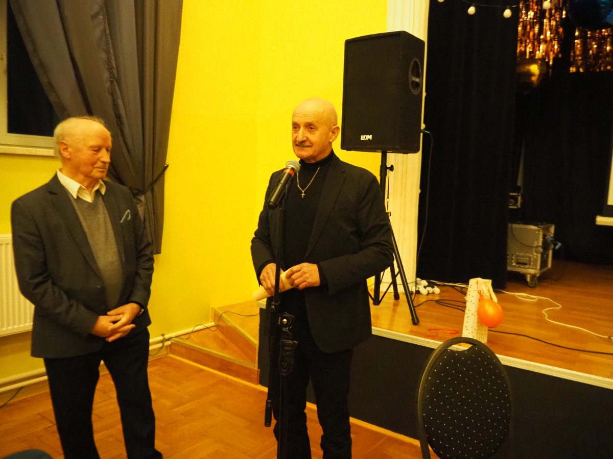 Obraz przedstawiający Historia sportu w Gminie Cieszanów na kartach nowej książki