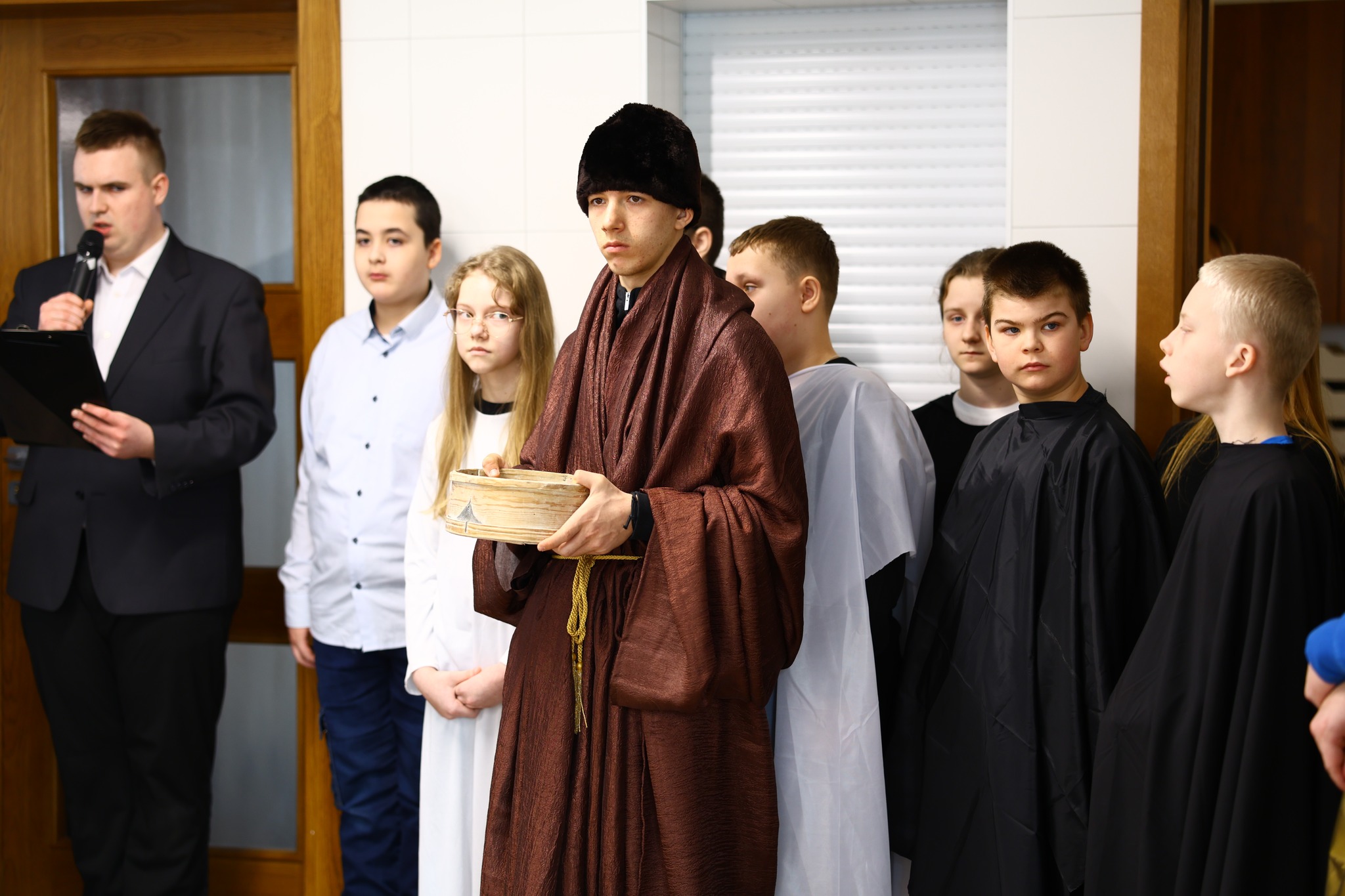 Obraz przedstawiający Wspólna modlitwa i troska o drugiego człowieka. Obchody Dnia Chorego w Lubaczowie