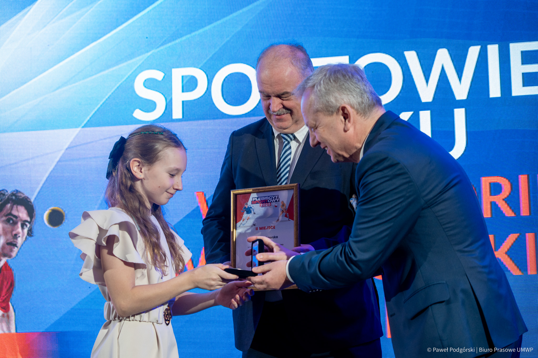 Obraz przedstawiający Gaja Mirkowska wyróżniona w Plebiscycie Sportowym Nowin, sukces młodej pływaczki z Lubaczowa