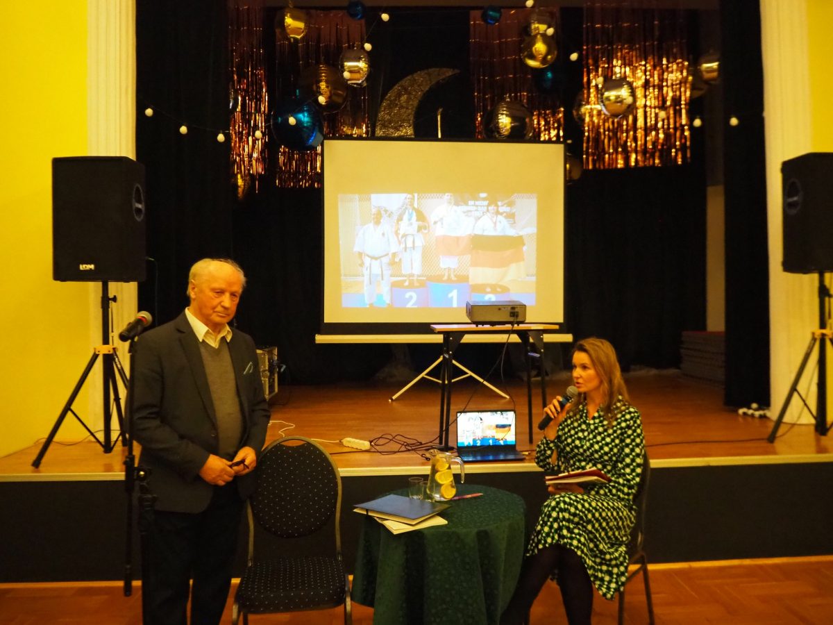 Obraz przedstawiający Historia sportu w Gminie Cieszanów na kartach nowej książki