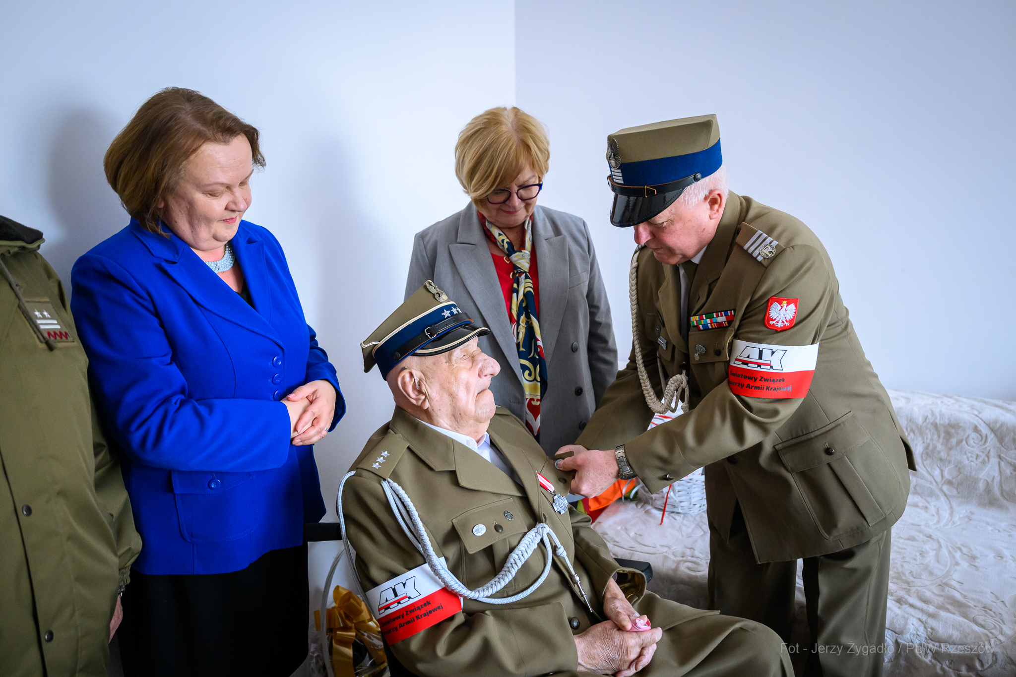 Obraz przedstawiający Niezwykły jubileusz - porucznik Tadeusz Bystrzycki świętował 102. urodziny