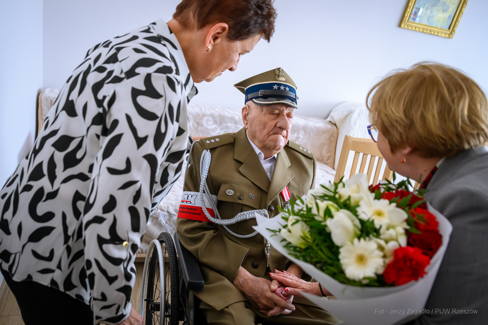 Obraz przedstawiający Niezwykły jubileusz - porucznik Tadeusz Bystrzycki świętował 102. urodziny