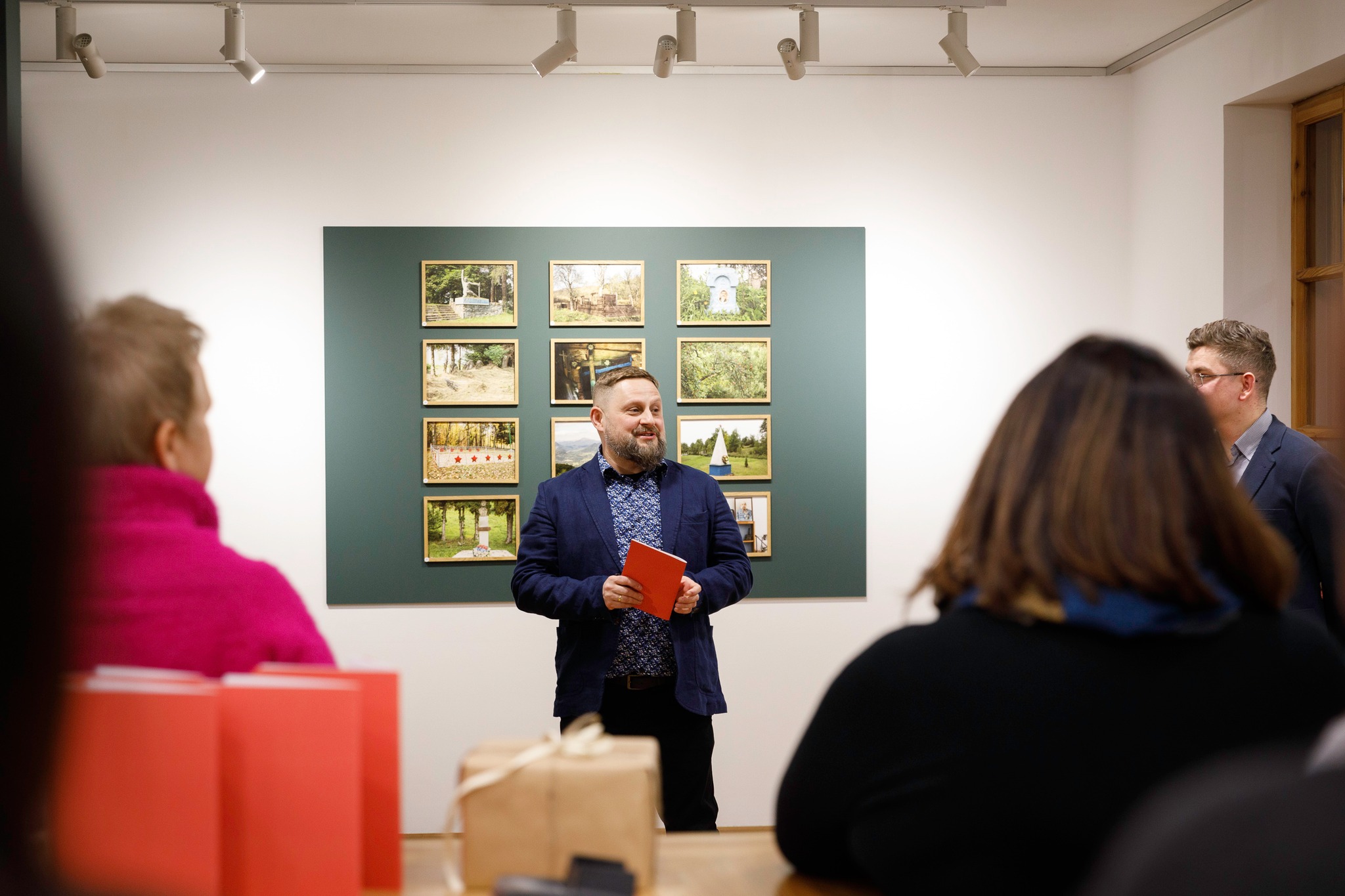 Obraz przedstawiający „Polifonia pamięci na granicach karpackich światów" dostępna w Radrużu 