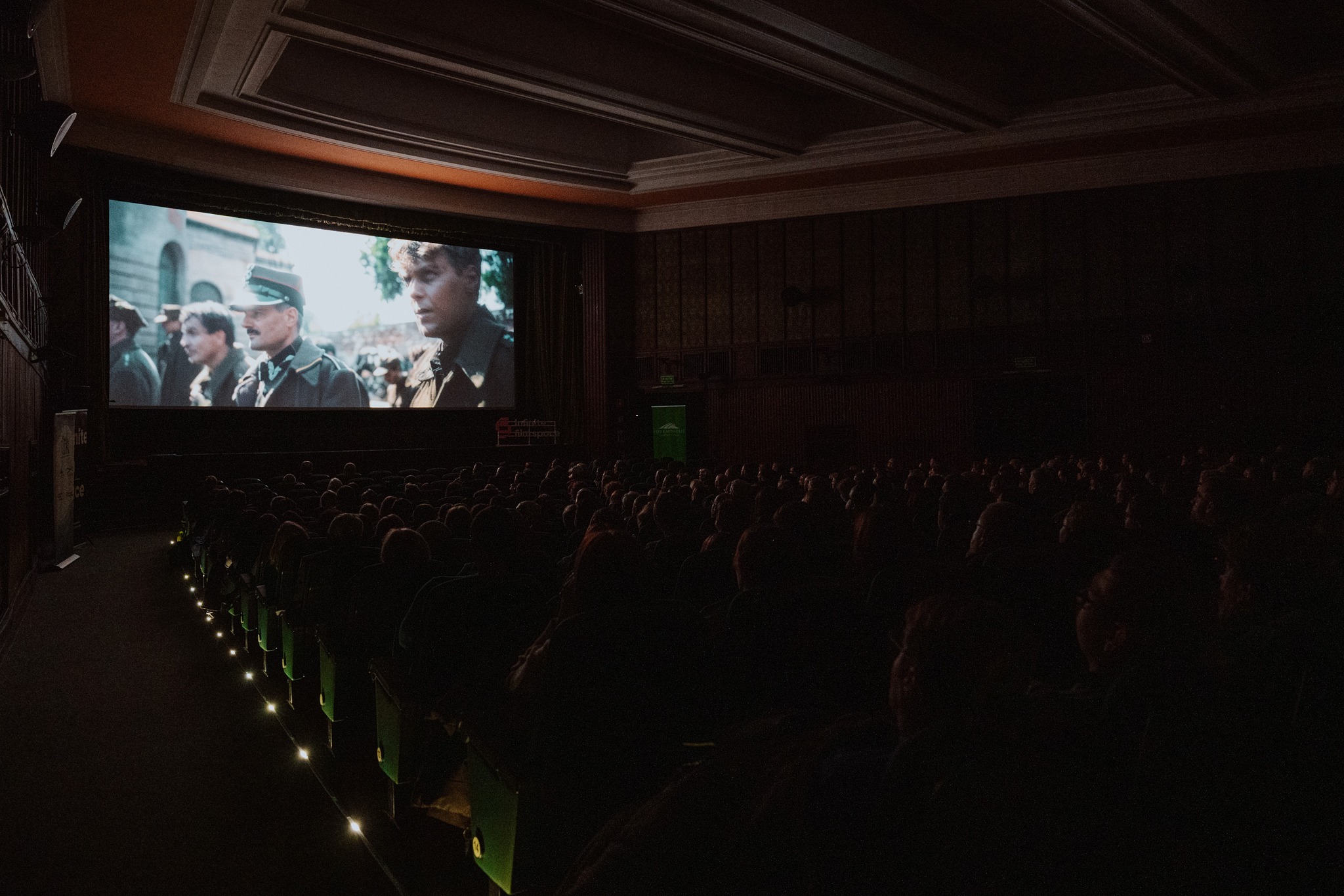 Obraz przedstawiający Stare Oleszyce na wielkim ekranie. Za nami regionalna premiera filmu „Pojedynek”