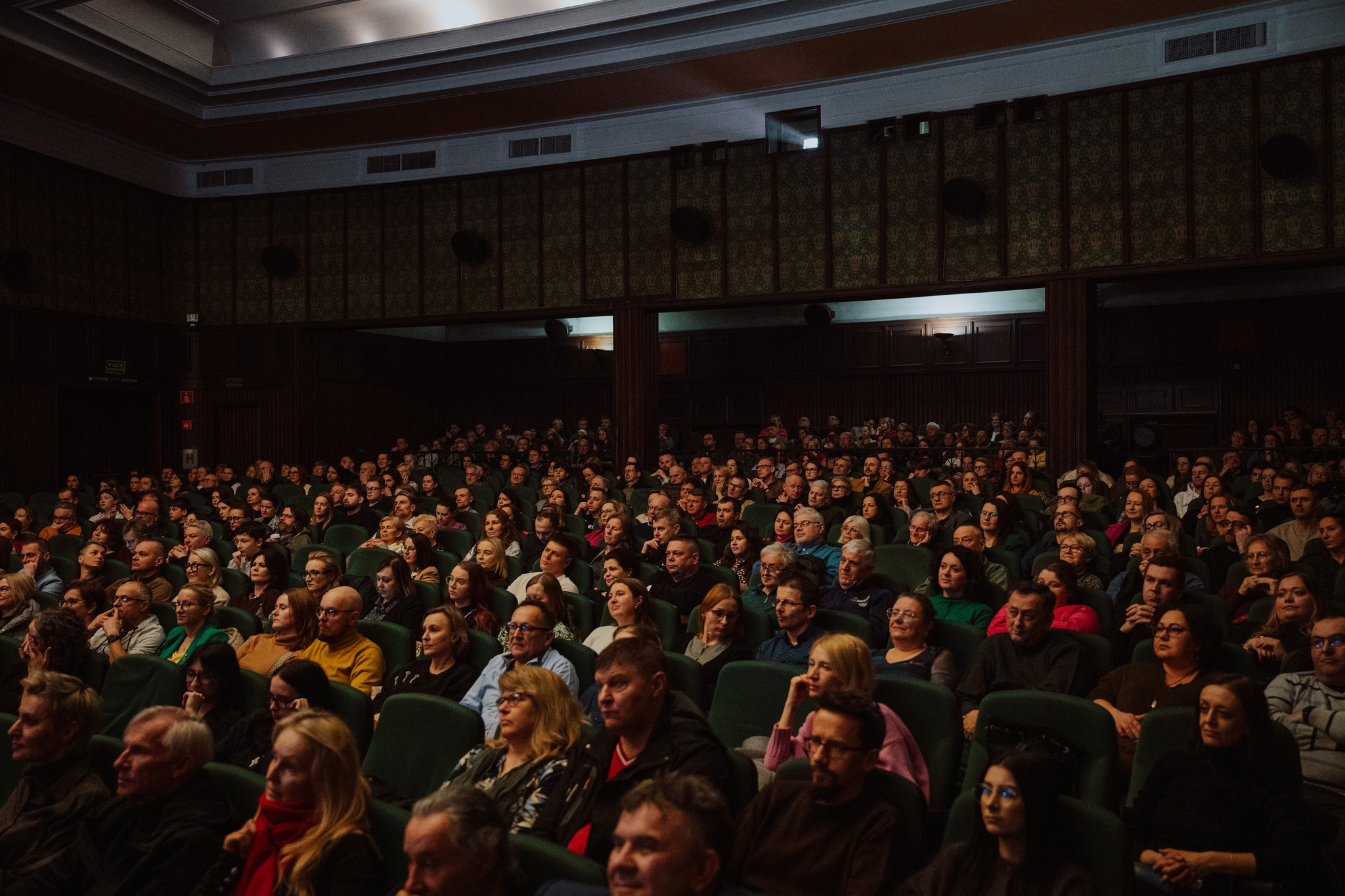 Obraz przedstawiający Stare Oleszyce na wielkim ekranie. Za nami regionalna premiera filmu „Pojedynek”