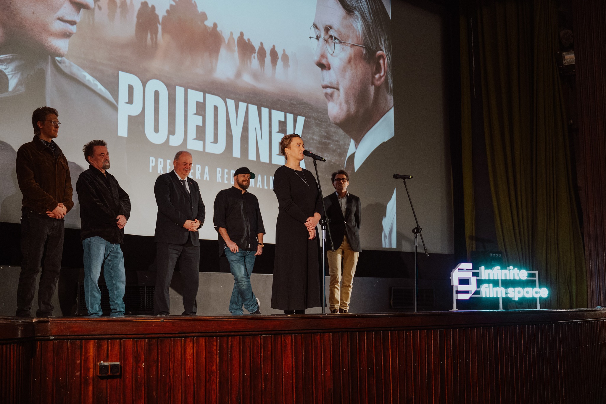 Obraz przedstawiający Stare Oleszyce na wielkim ekranie. Za nami regionalna premiera filmu „Pojedynek”