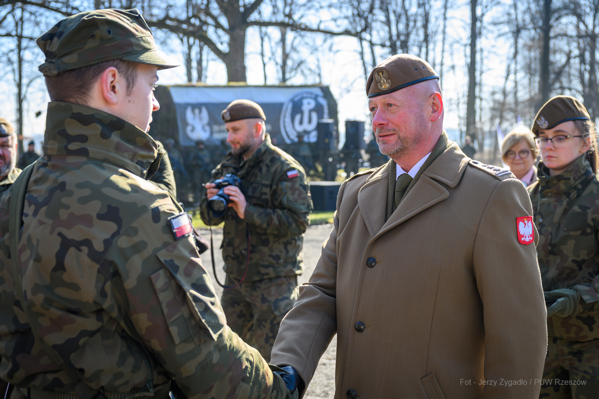 Obraz przedstawiający Żołnierze 20. Przemyskiej Brygady Obrony Terytorialnej złożyli przysięgę