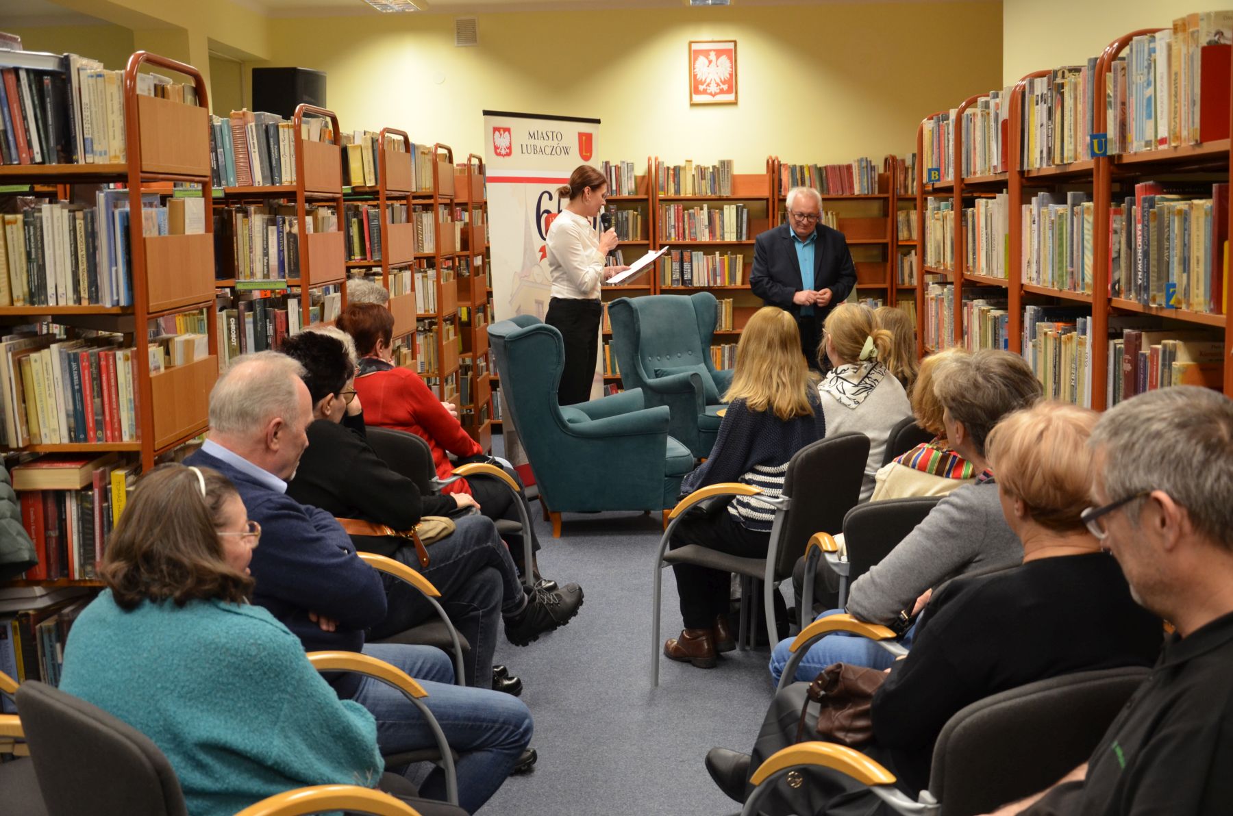 Obraz przedstawiający Jan Artymowicz gościł w MBP w Lubaczowie
