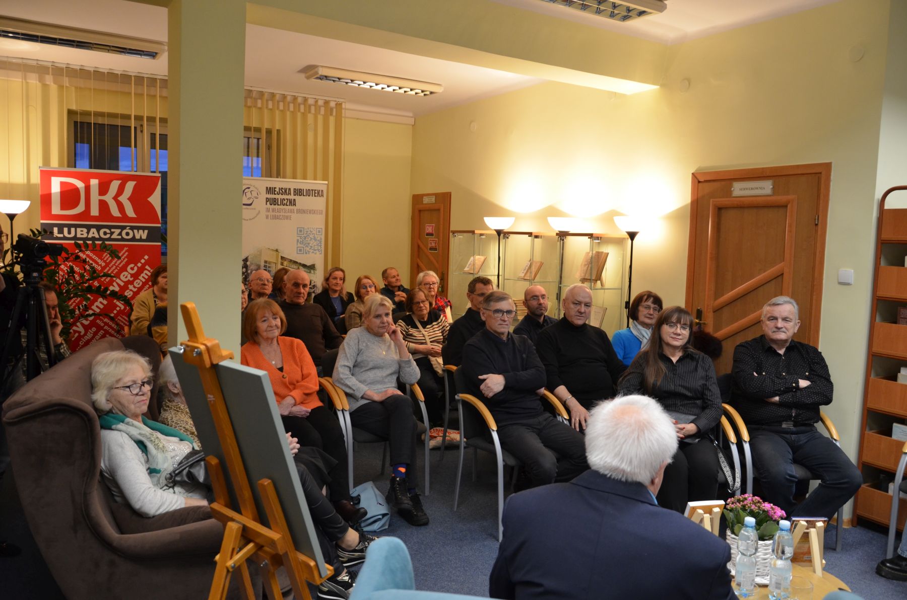 Obraz przedstawiający Jan Artymowicz gościł w MBP w Lubaczowie