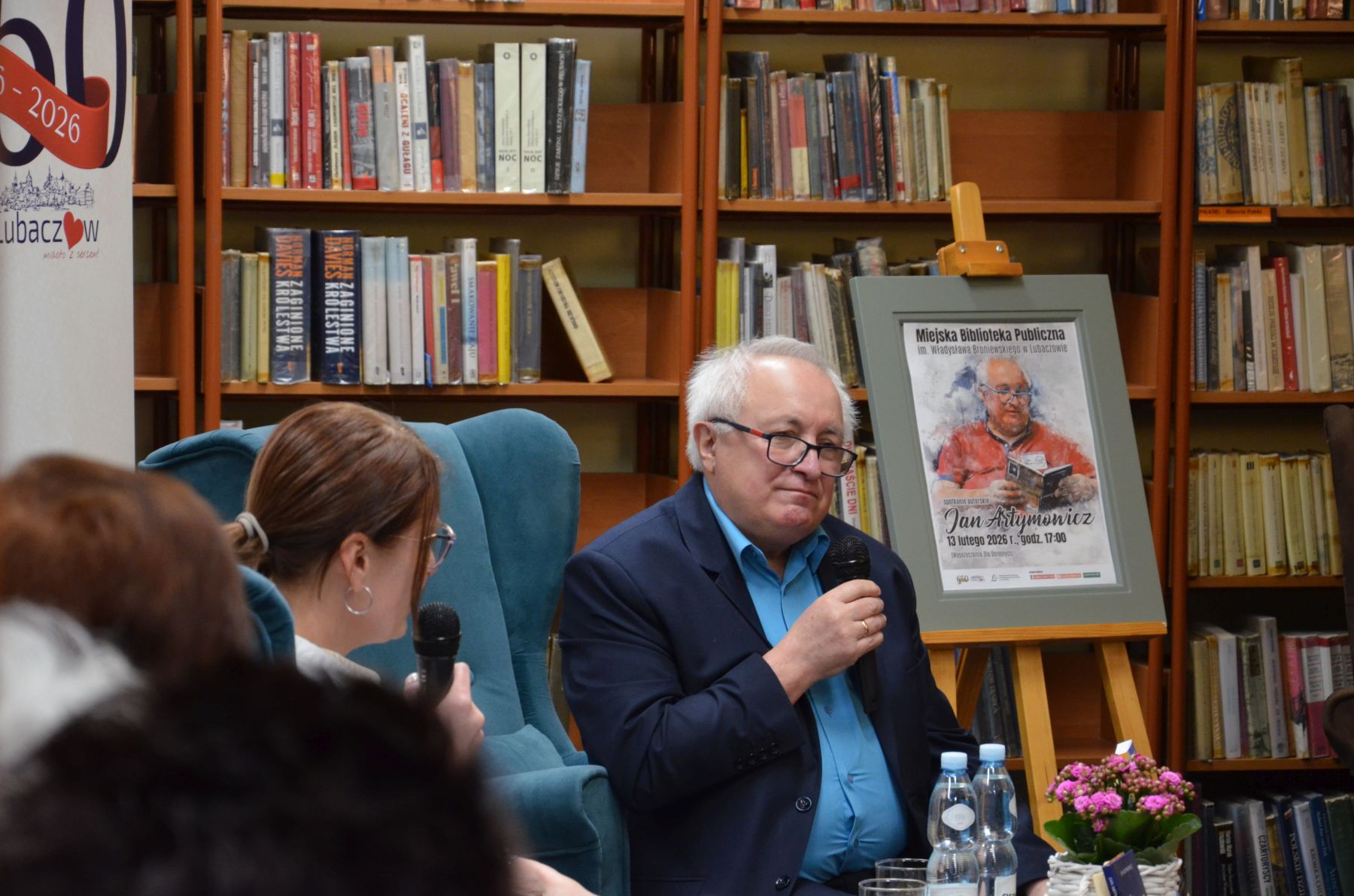 Obraz przedstawiający Jan Artymowicz gościł w MBP w Lubaczowie
