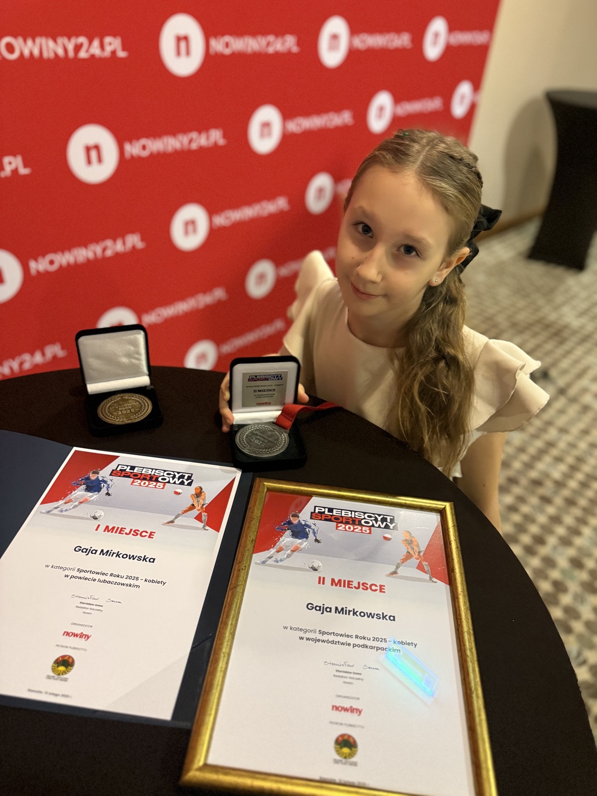 Obraz przedstawiający Gaja Mirkowska wyróżniona w Plebiscycie Sportowym Nowin, sukces młodej pływaczki z Lubaczowa