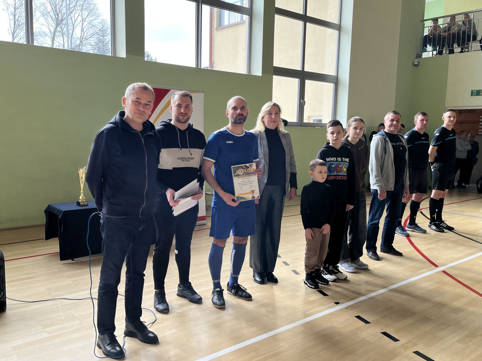 Obraz przedstawiający Huragan Basznia Dolna triumfuje w turnieju Old Boyów o Puchar Wójta Gminy Lubaczów