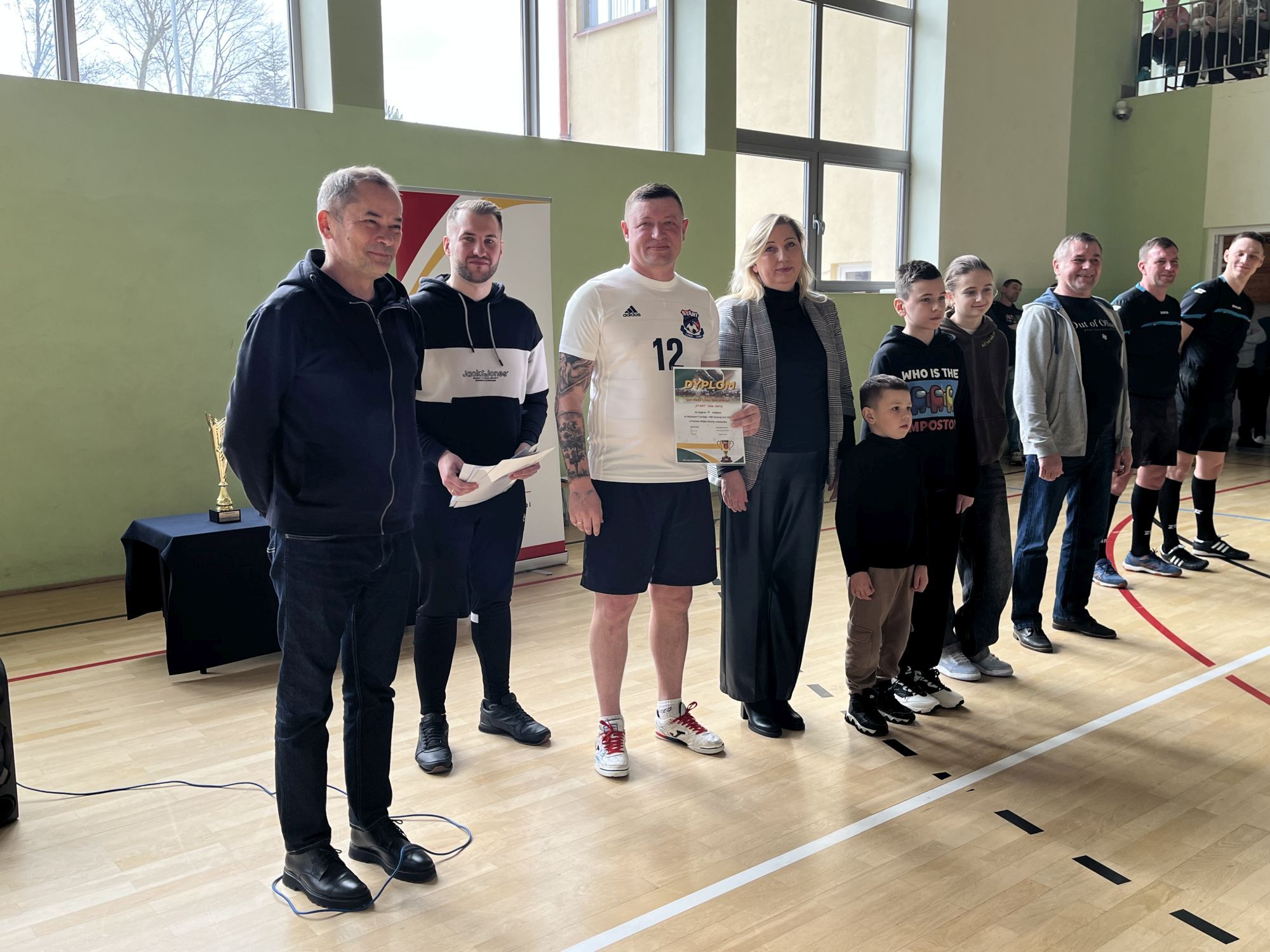 Obraz przedstawiający Huragan Basznia Dolna triumfuje w turnieju Old Boyów o Puchar Wójta Gminy Lubaczów