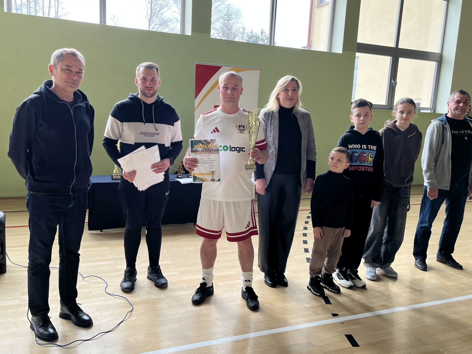 Obraz przedstawiający Huragan Basznia Dolna triumfuje w turnieju Old Boyów o Puchar Wójta Gminy Lubaczów