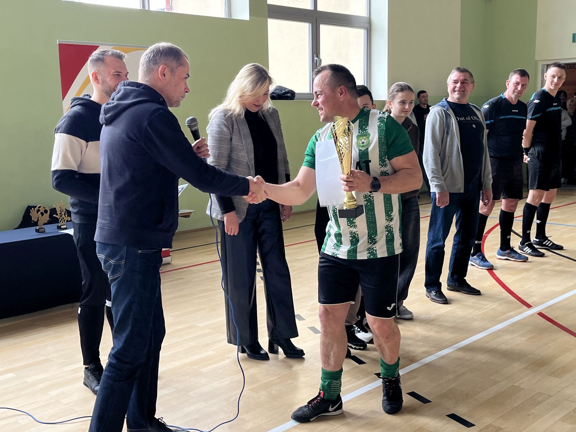 Obraz przedstawiający Huragan Basznia Dolna triumfuje w turnieju Old Boyów o Puchar Wójta Gminy Lubaczów