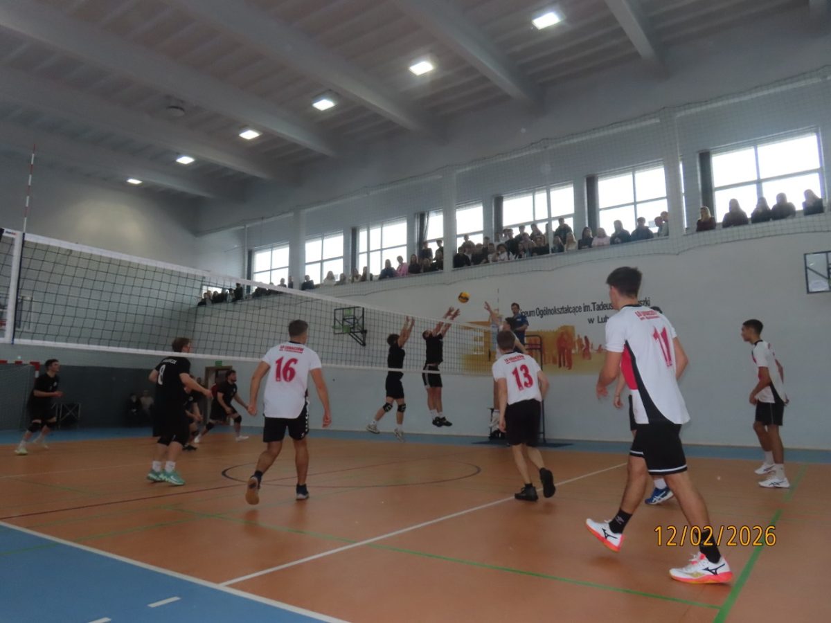 Obraz przedstawiający Siatkówka: LO w Lubaczowie wygrywa zawody rejonowe
